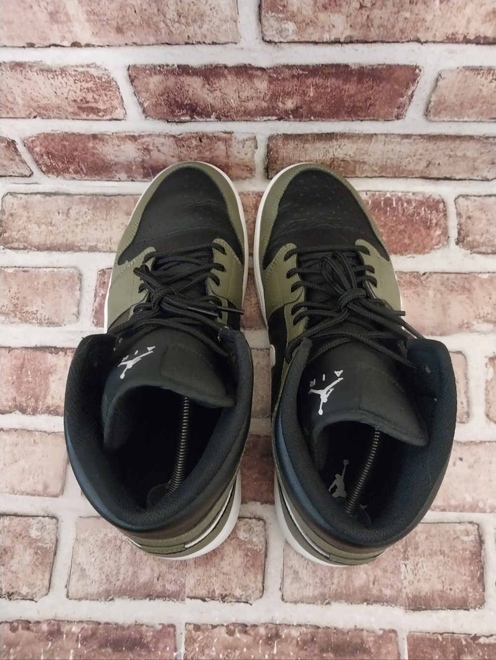 Pre-owned 2024 Jordan 1 Mid - Picture 6 of 11